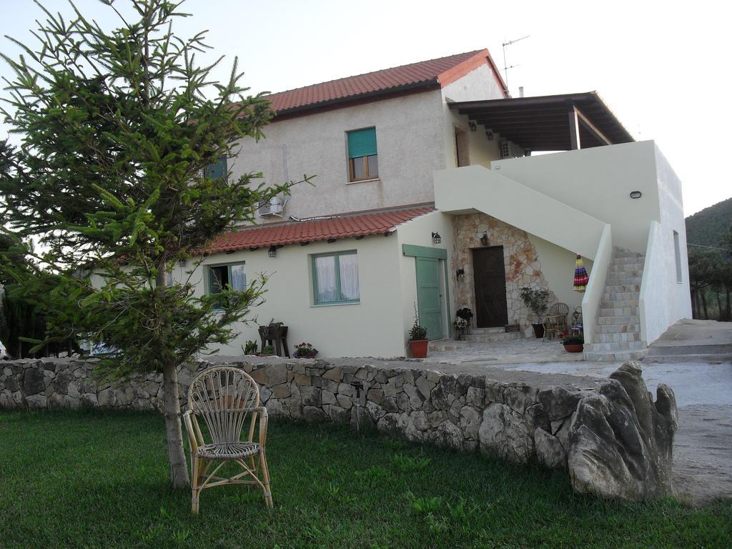 Villa Fattoria La Traccia Fertilia Exterior foto